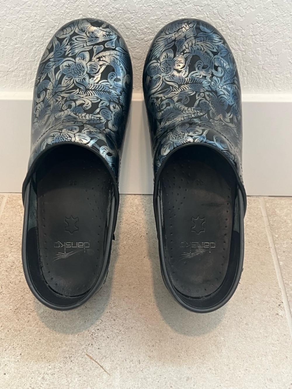 Dansko Professional Floral Tooled Leather Clogs Size 38 Like New
